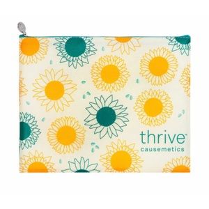 NWT Thrive Causemetics Make Up Bag